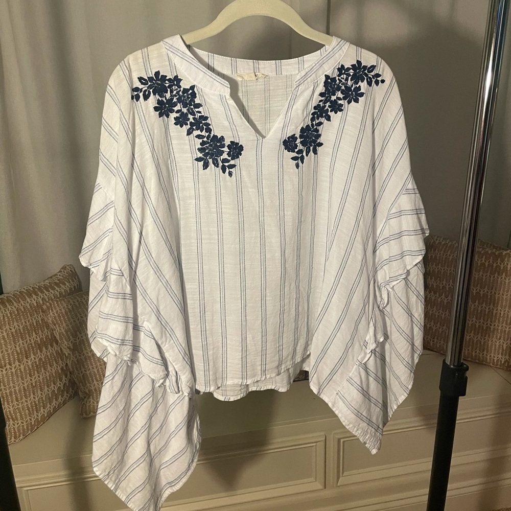 Linen top with flowy sleeves